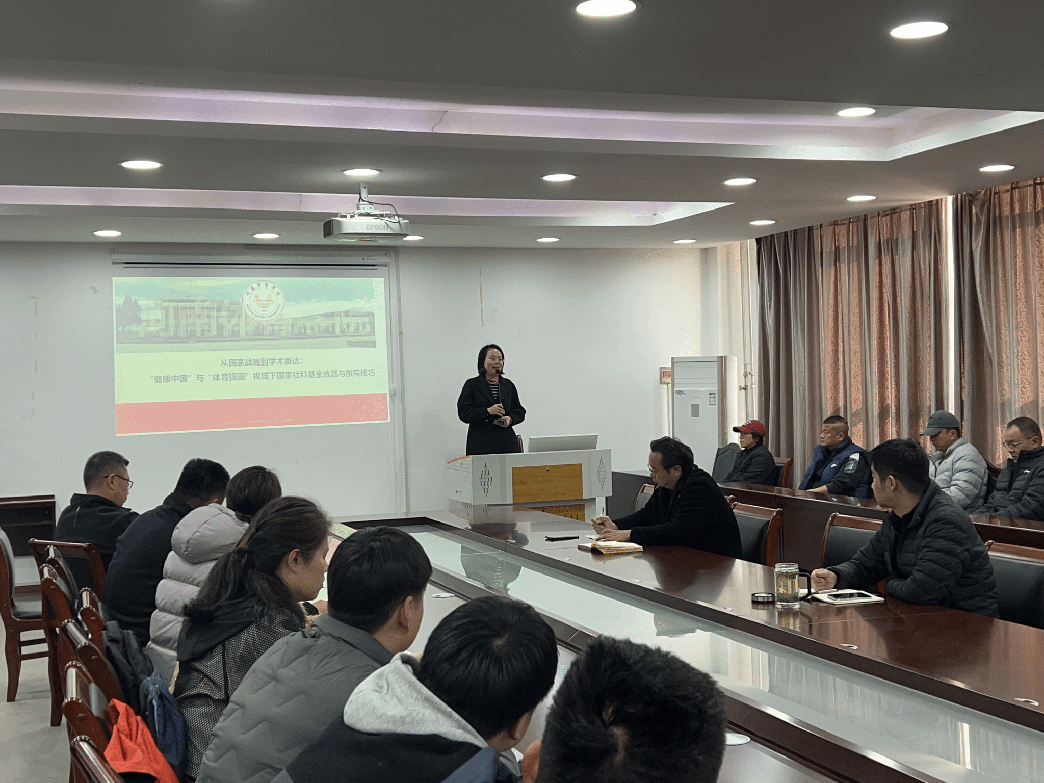 河南奥门新浦京官网李敏教授应邀为奥门新浦京官网师生作学术报告